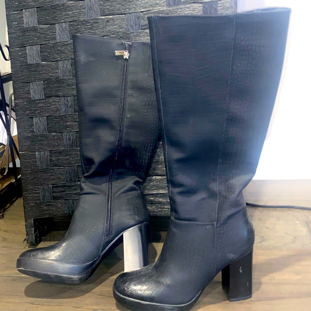 Knee high heel boots
